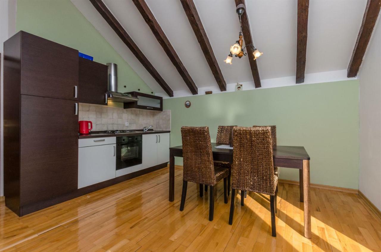 Apartments Renata Primosten Exterior photo